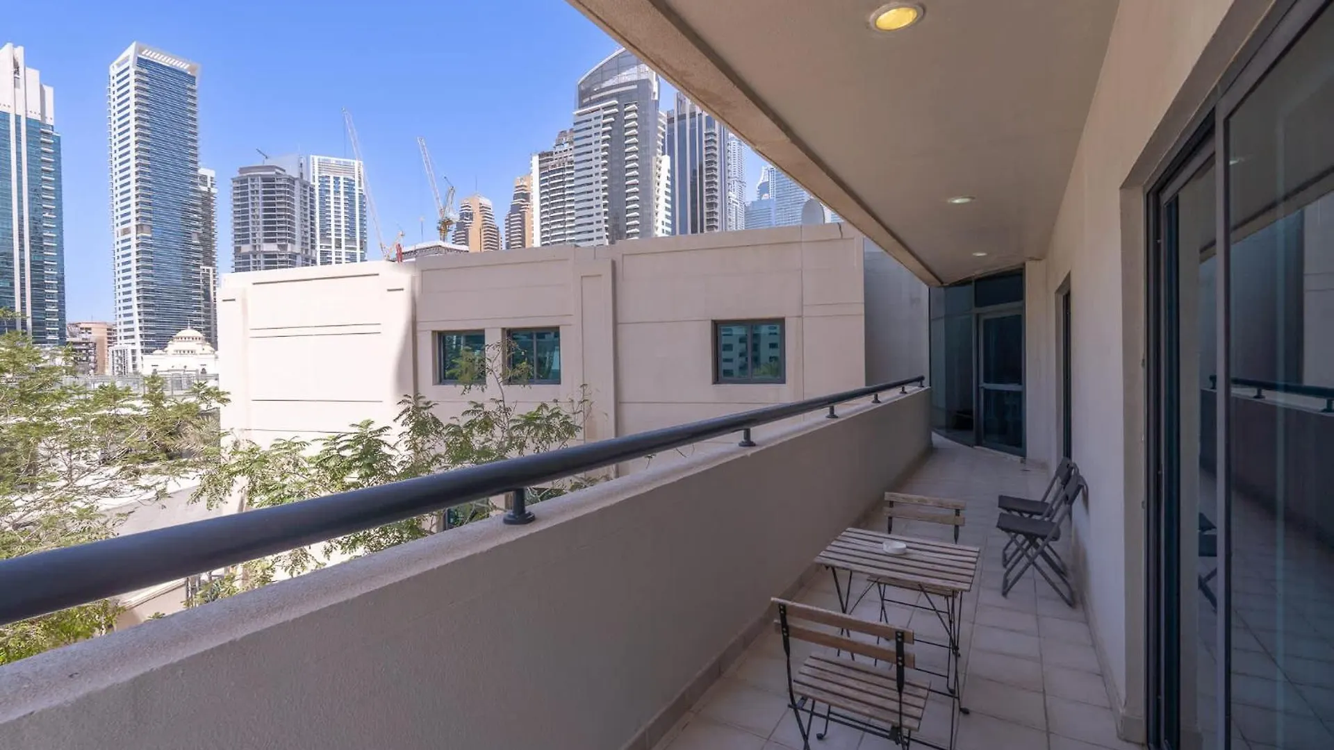 Delightful 2-Bedrooms Apartment With Homey Charm In Dubai Marina