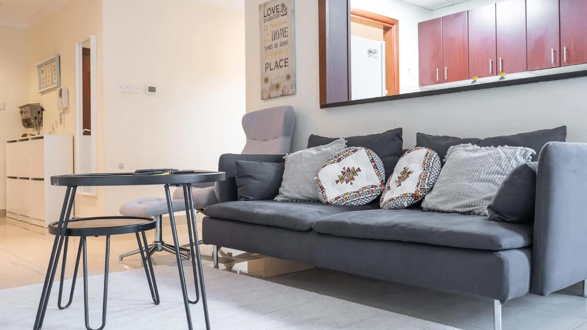 Delightful 2-Bedrooms Apartment With Homey Charm In Dubai Marina