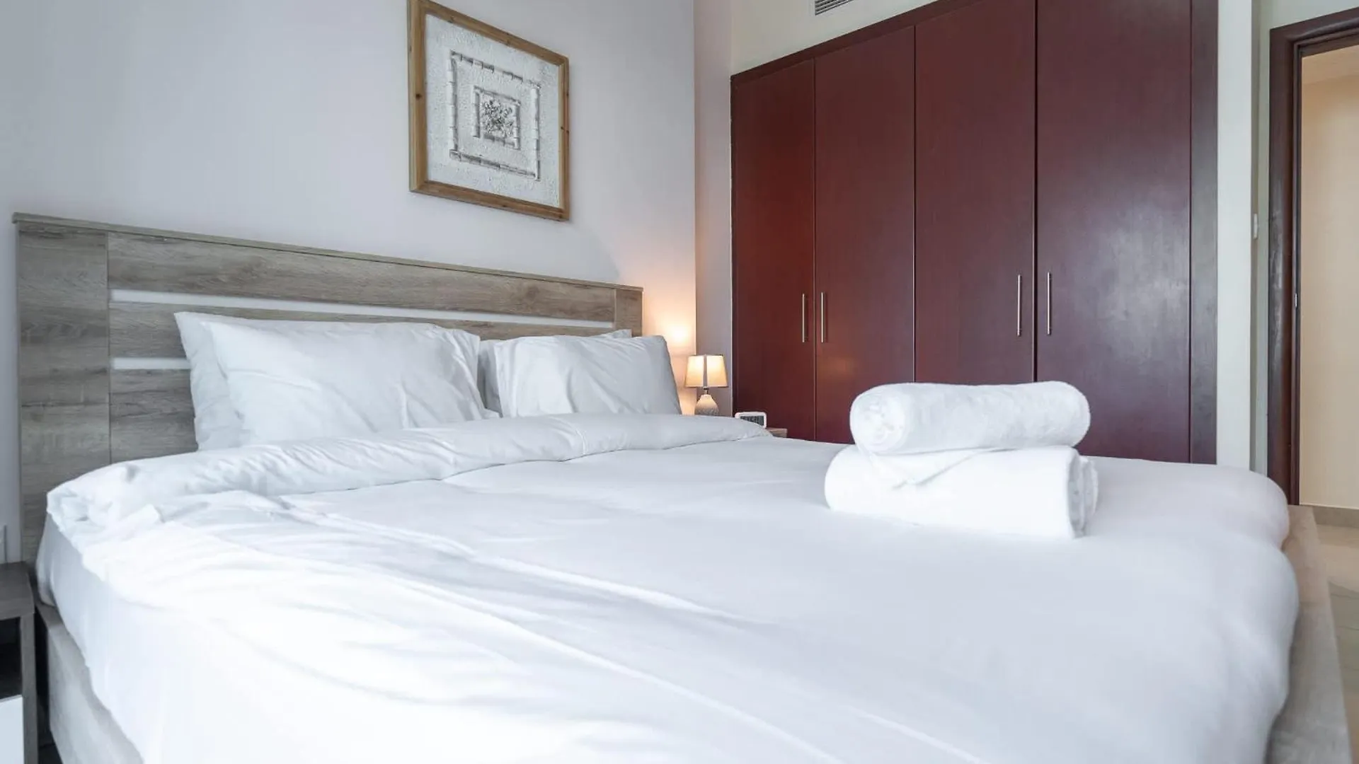 Delightful 2-Bedrooms Apartment With Homey Charm In Dubai Marina
