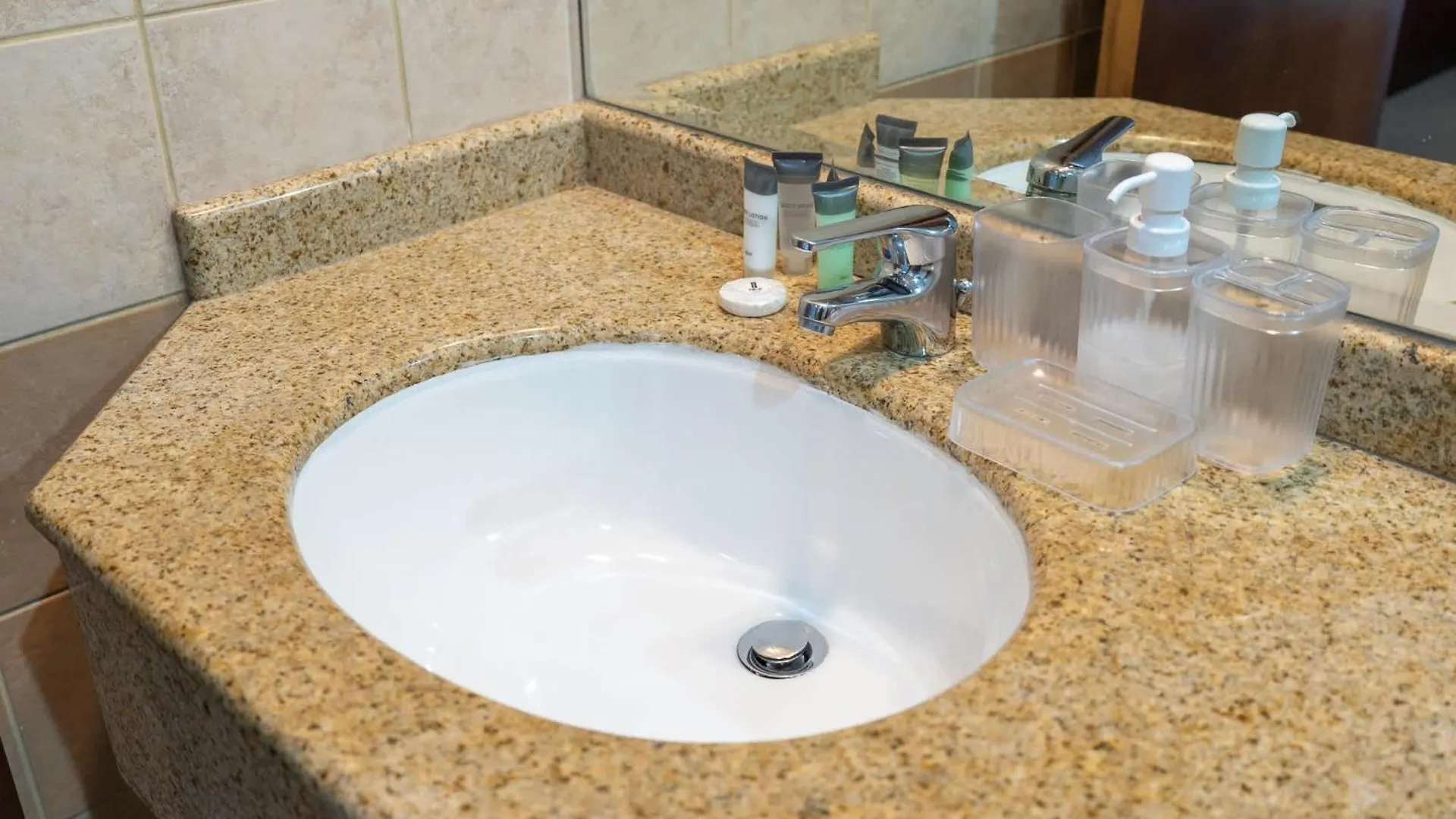 Delightful 2-Bedrooms Apartment With Homey Charm In Dubai Marina 0*,