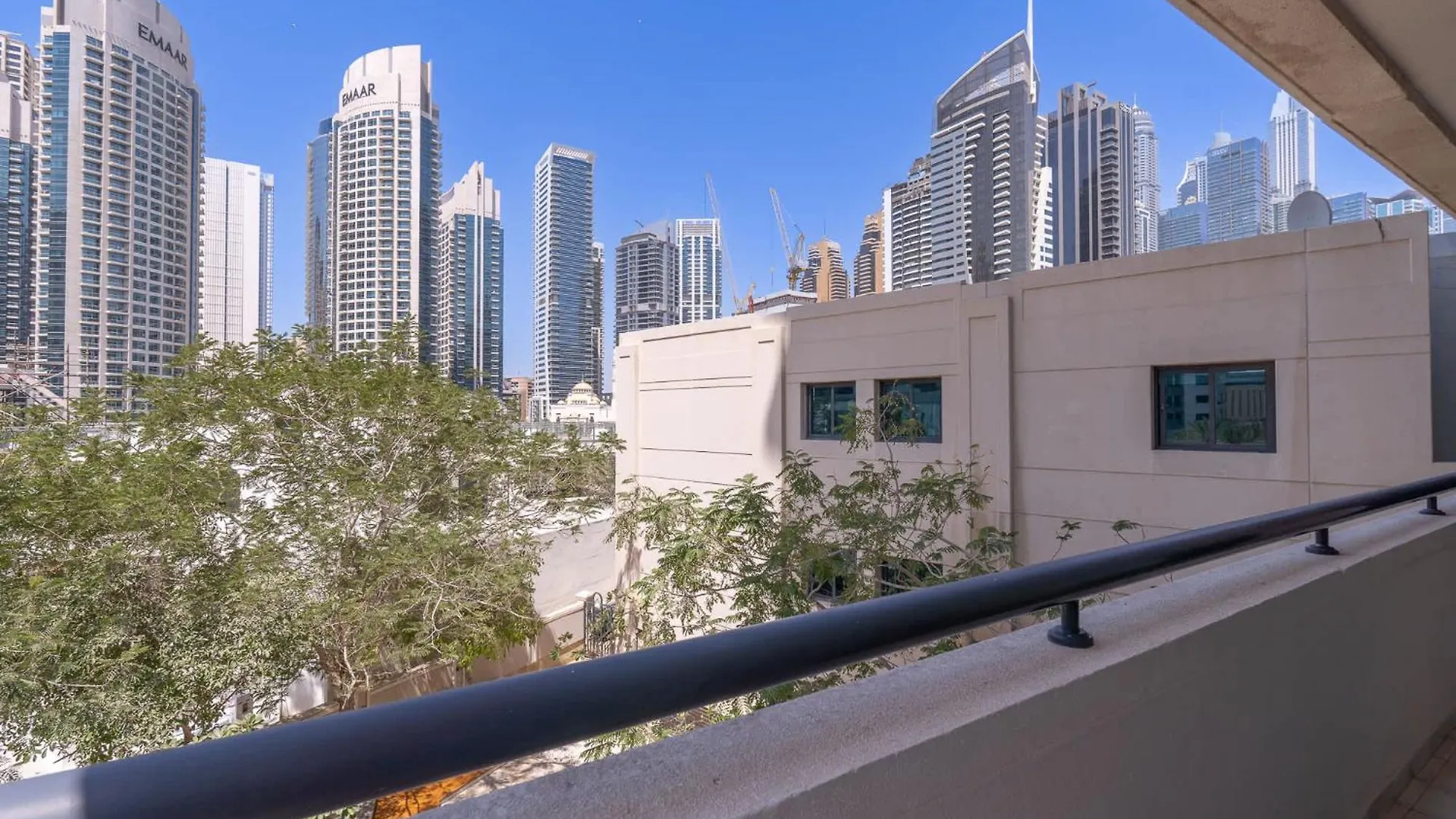 Delightful 2-Bedrooms Apartment With Homey Charm In Dubai Marina