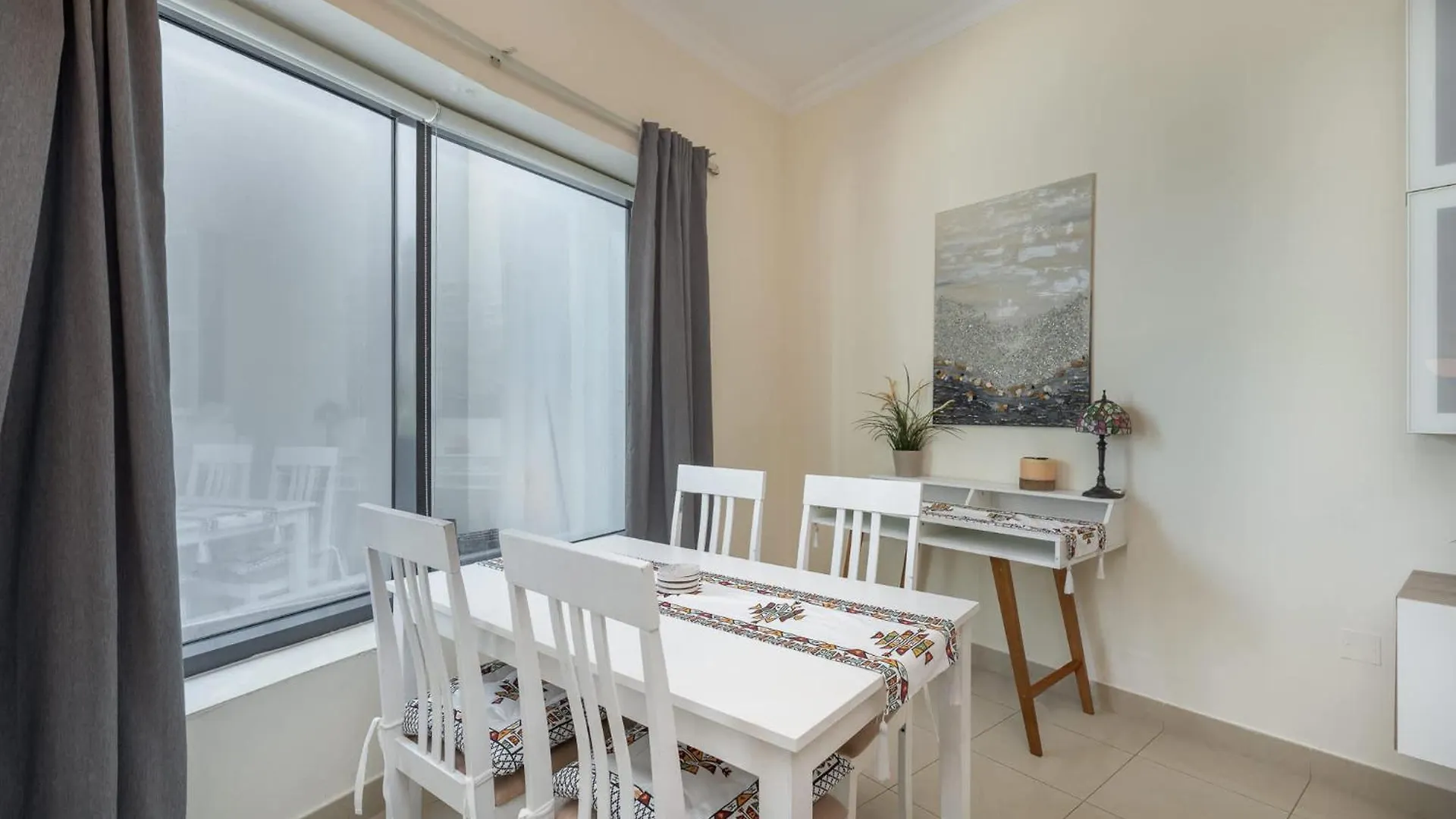 Delightful 2-Bedrooms Apartment With Homey Charm In Dubai Marina