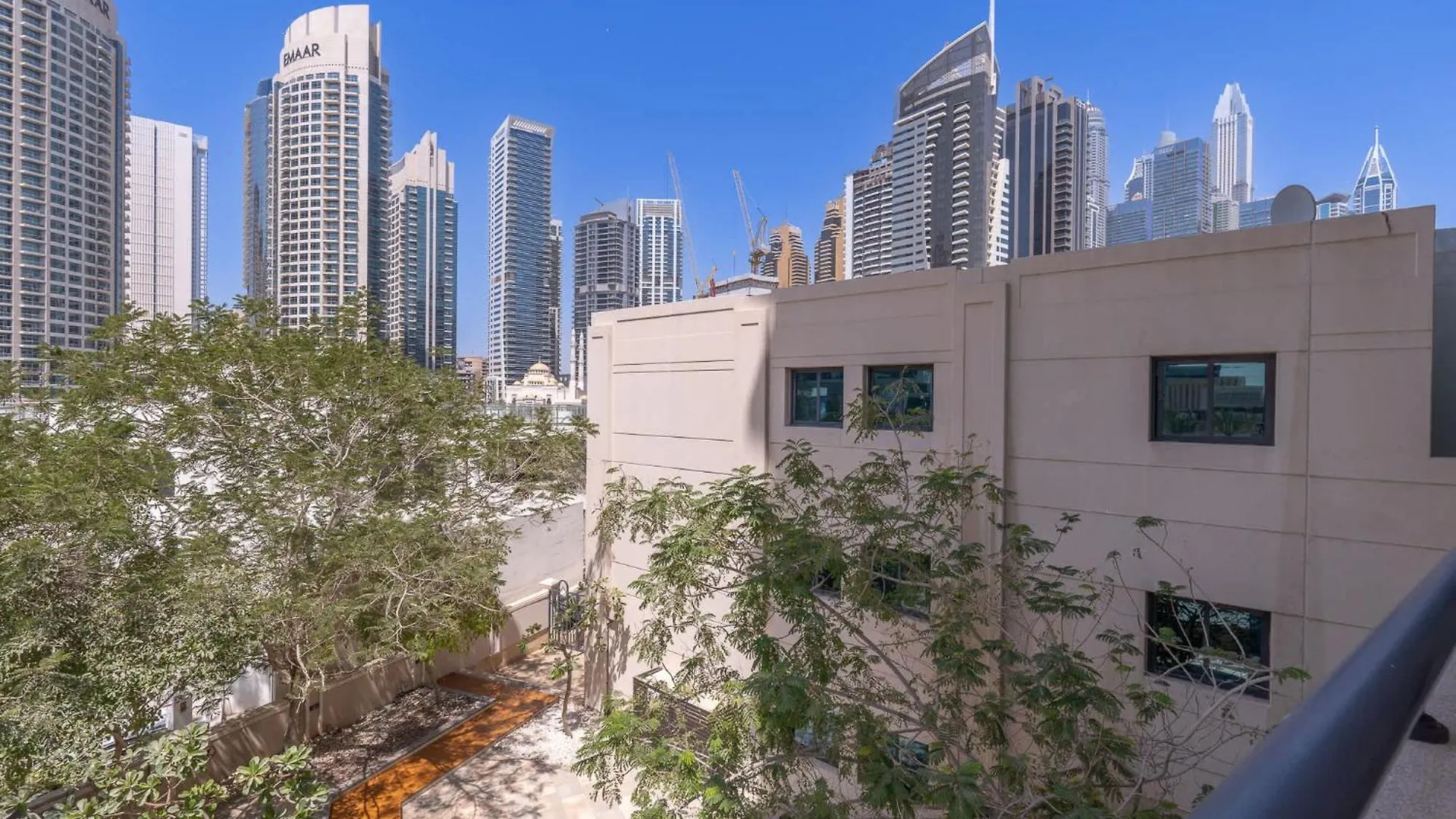 Delightful 2-Bedrooms Apartment With Homey Charm In Dubai Marina
