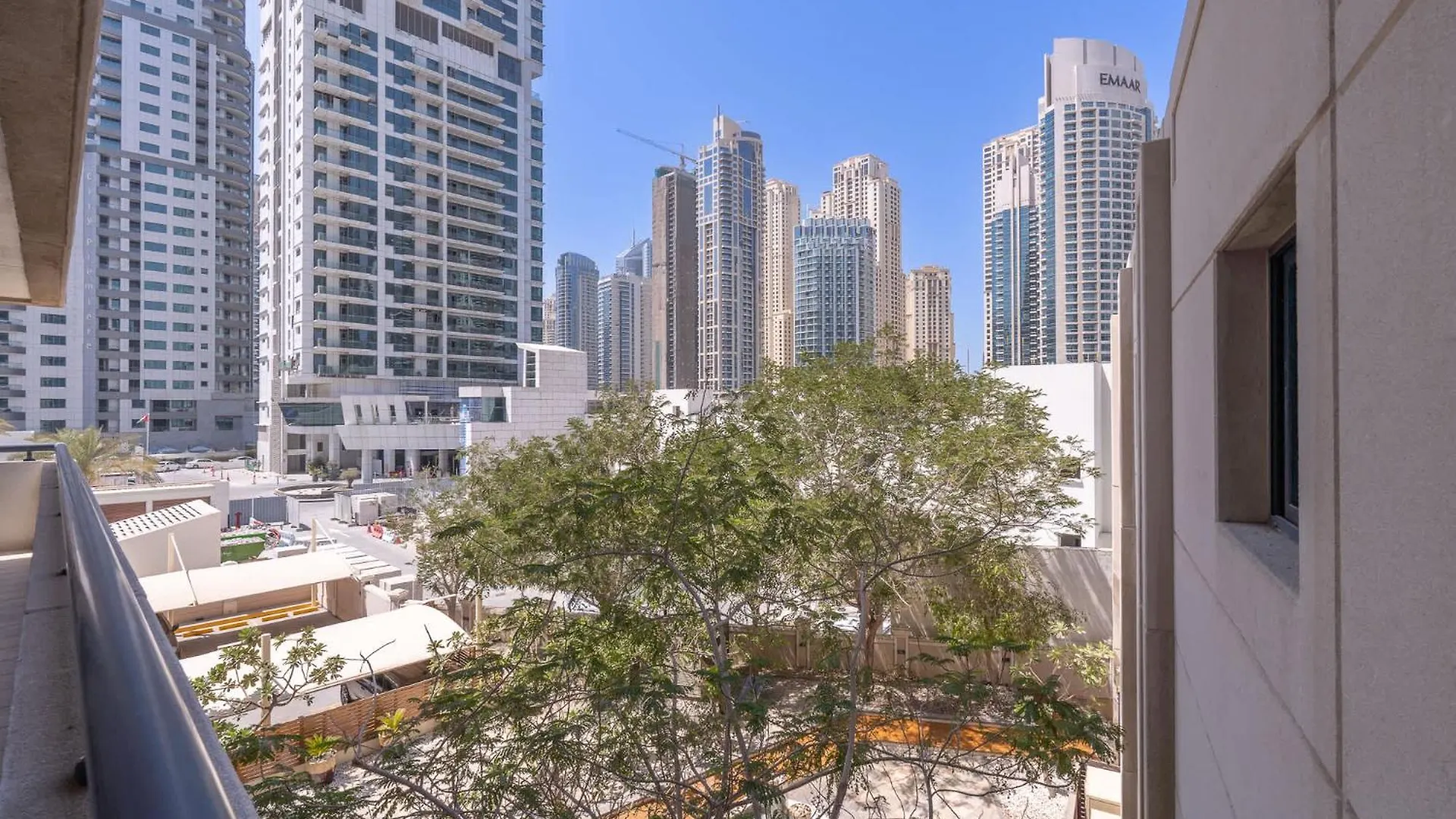 Delightful 2-Bedrooms Apartment With Homey Charm In Dubai Marina