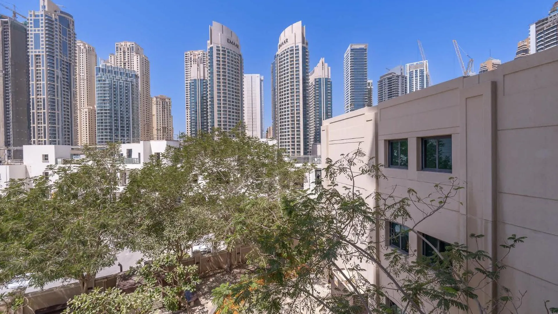 Delightful 2-Bedrooms Apartment With Homey Charm In Dubai Marina