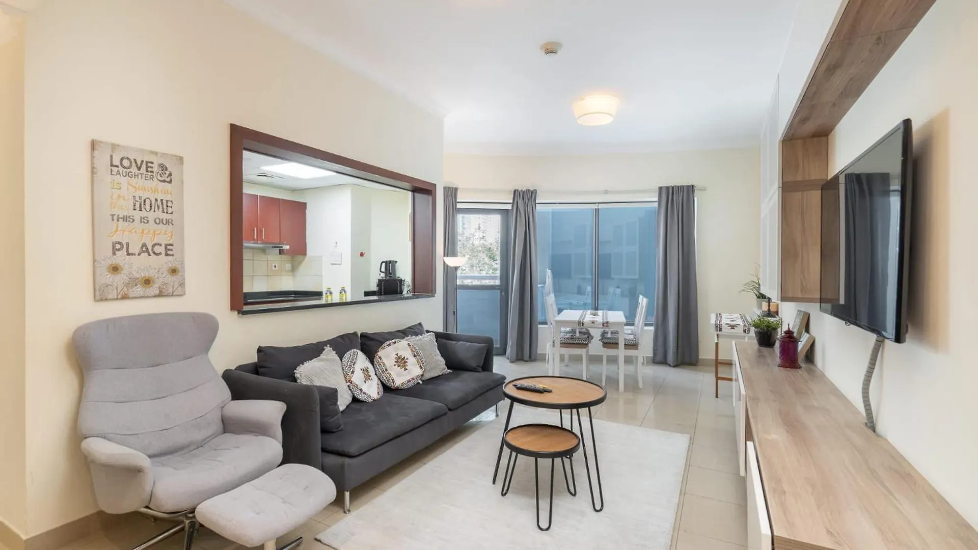 Delightful 2-Bedrooms Apartment With Homey Charm In Dubai Marina location